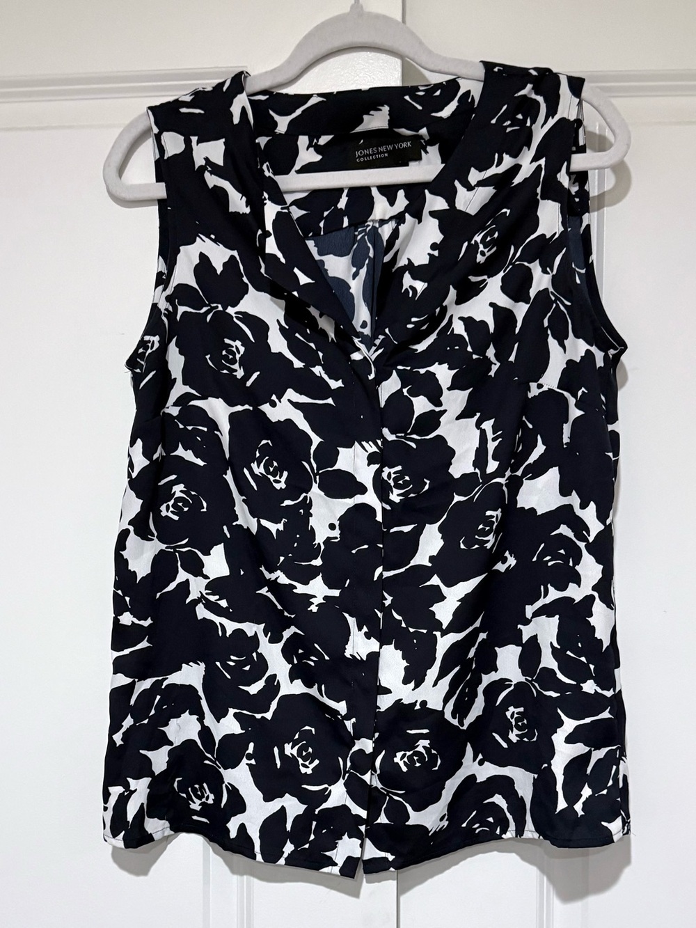 Jones New York Blue and White Floral Sleeveless Blouse